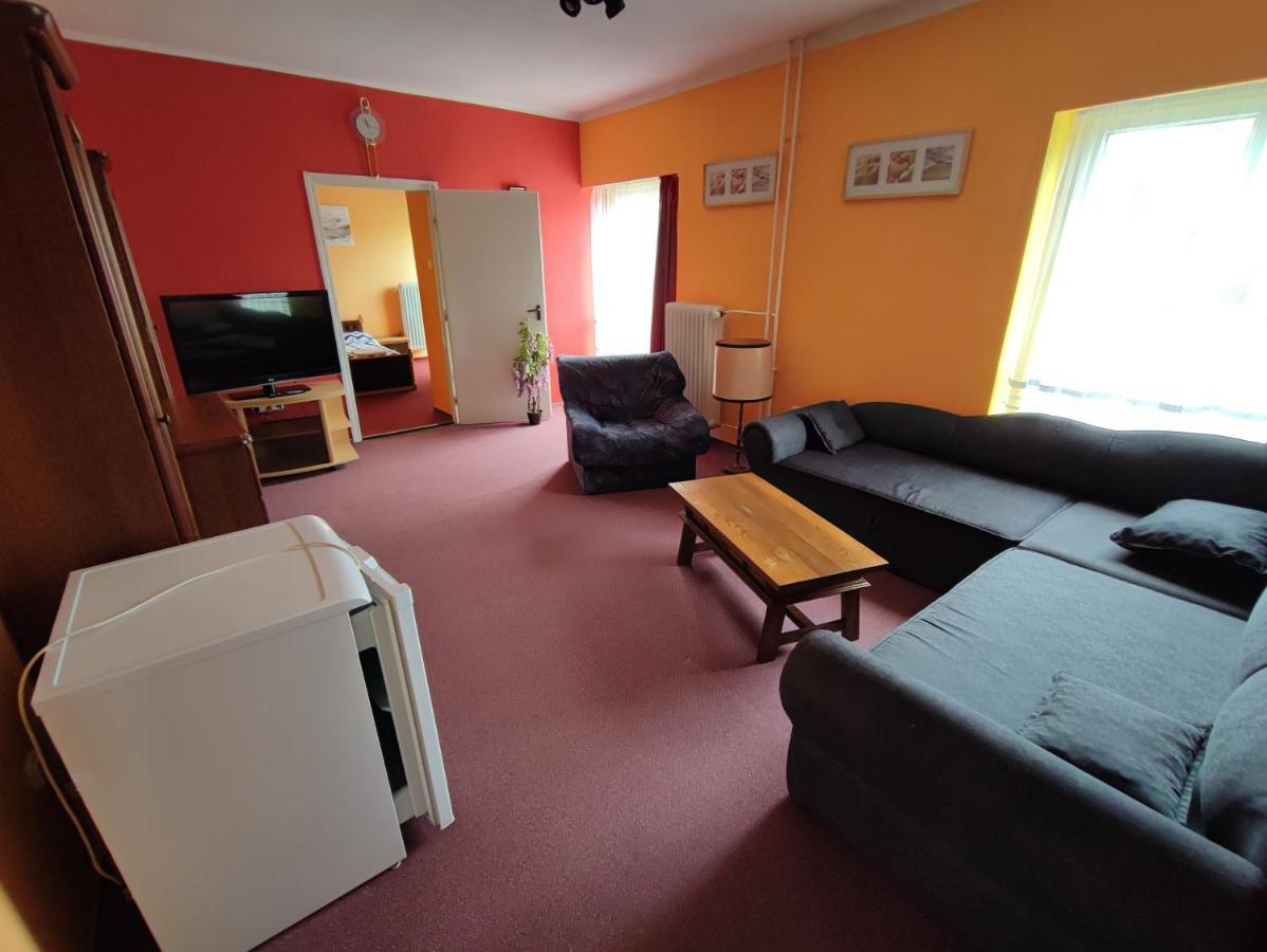 Hotel Beke Sziget Komló Eksteriør billede