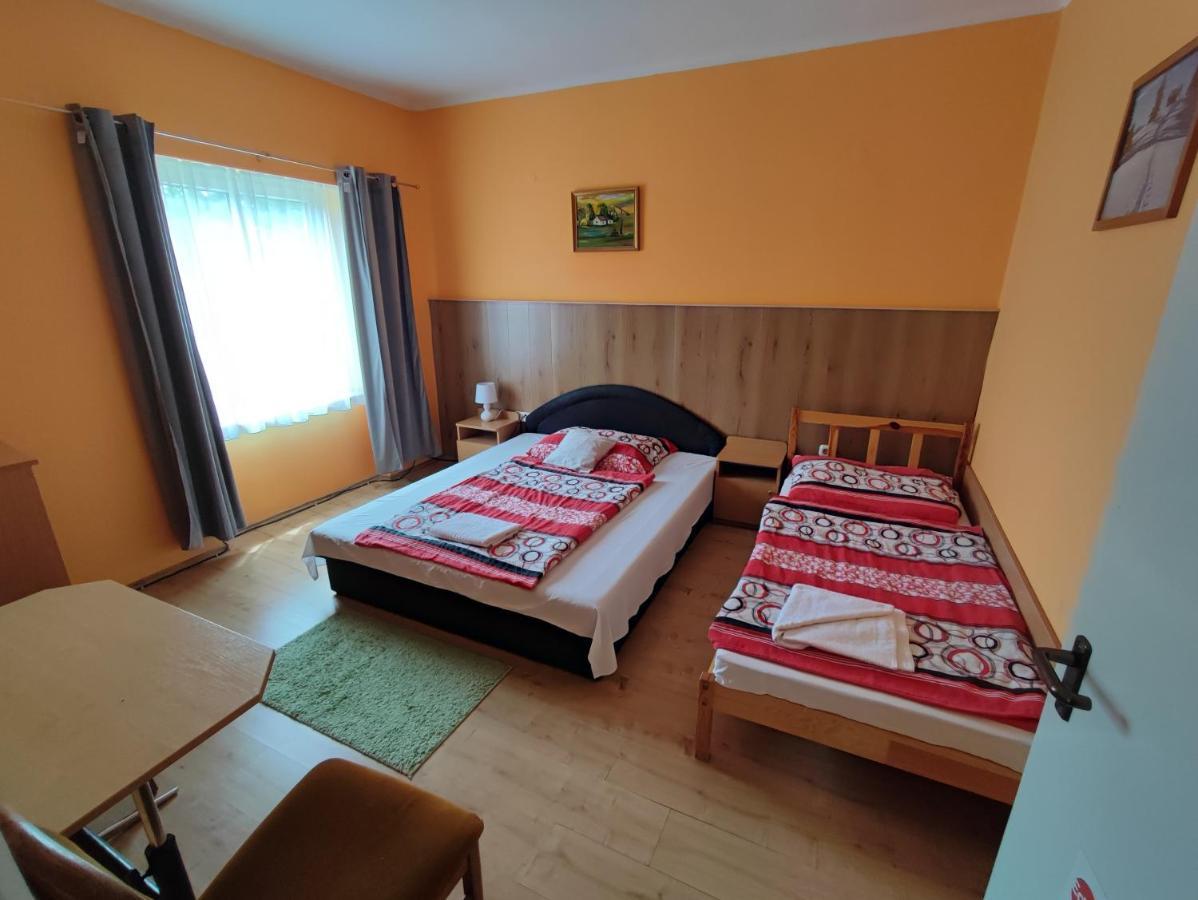 Hotel Beke Sziget Komló Eksteriør billede