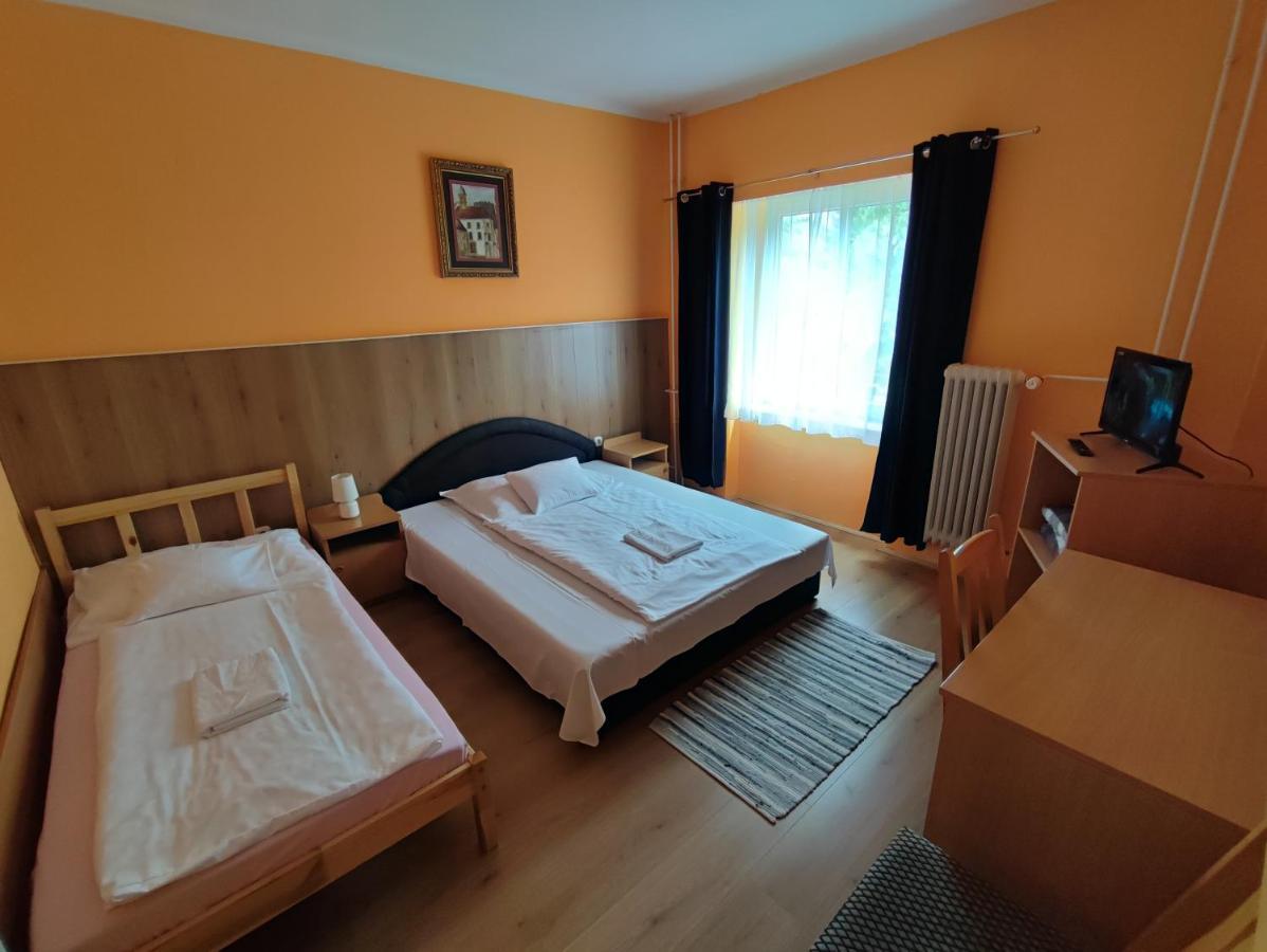 Hotel Beke Sziget Komló Eksteriør billede