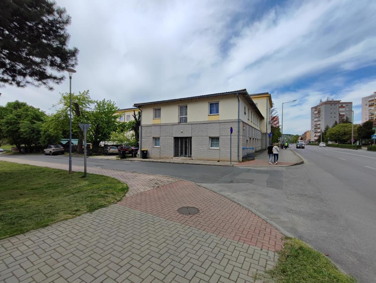 Hotel Beke Sziget Komló Eksteriør billede