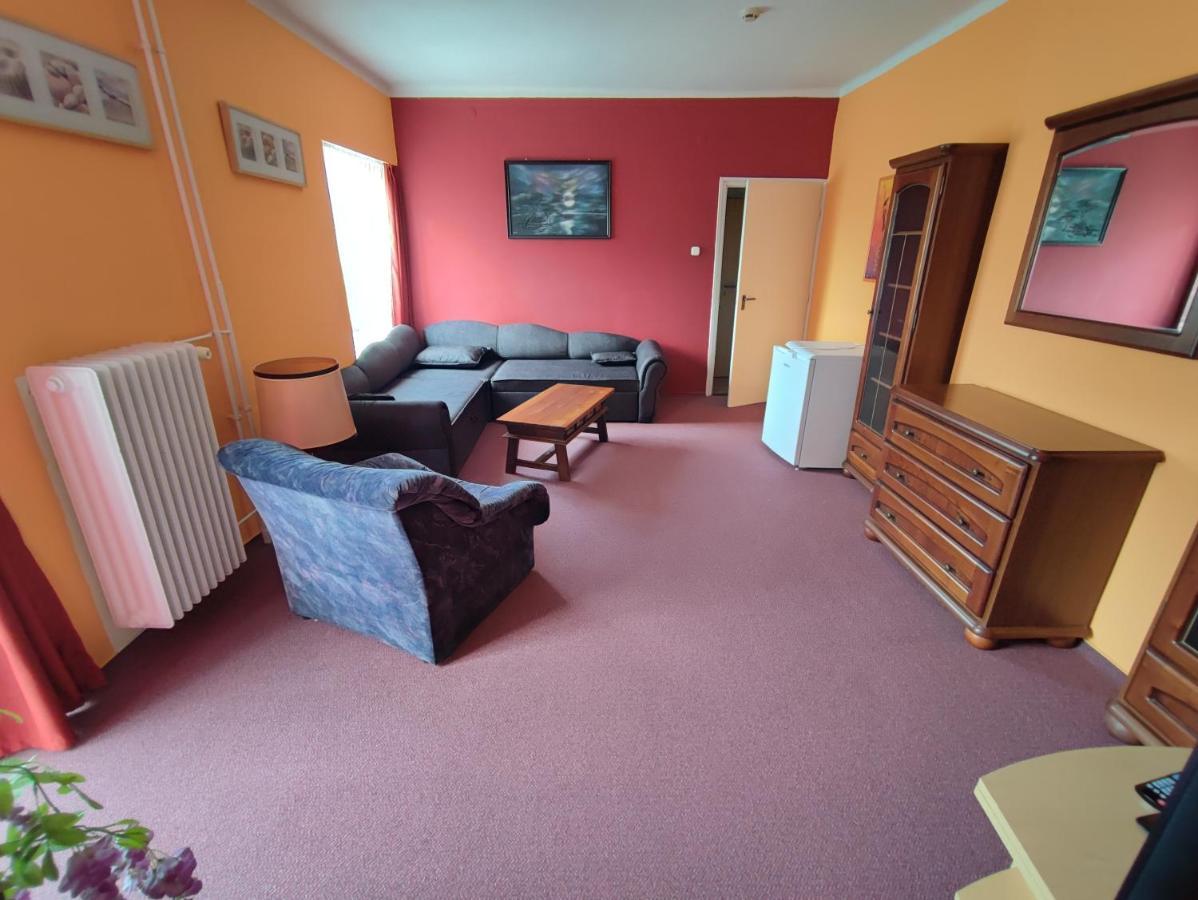 Hotel Beke Sziget Komló Eksteriør billede